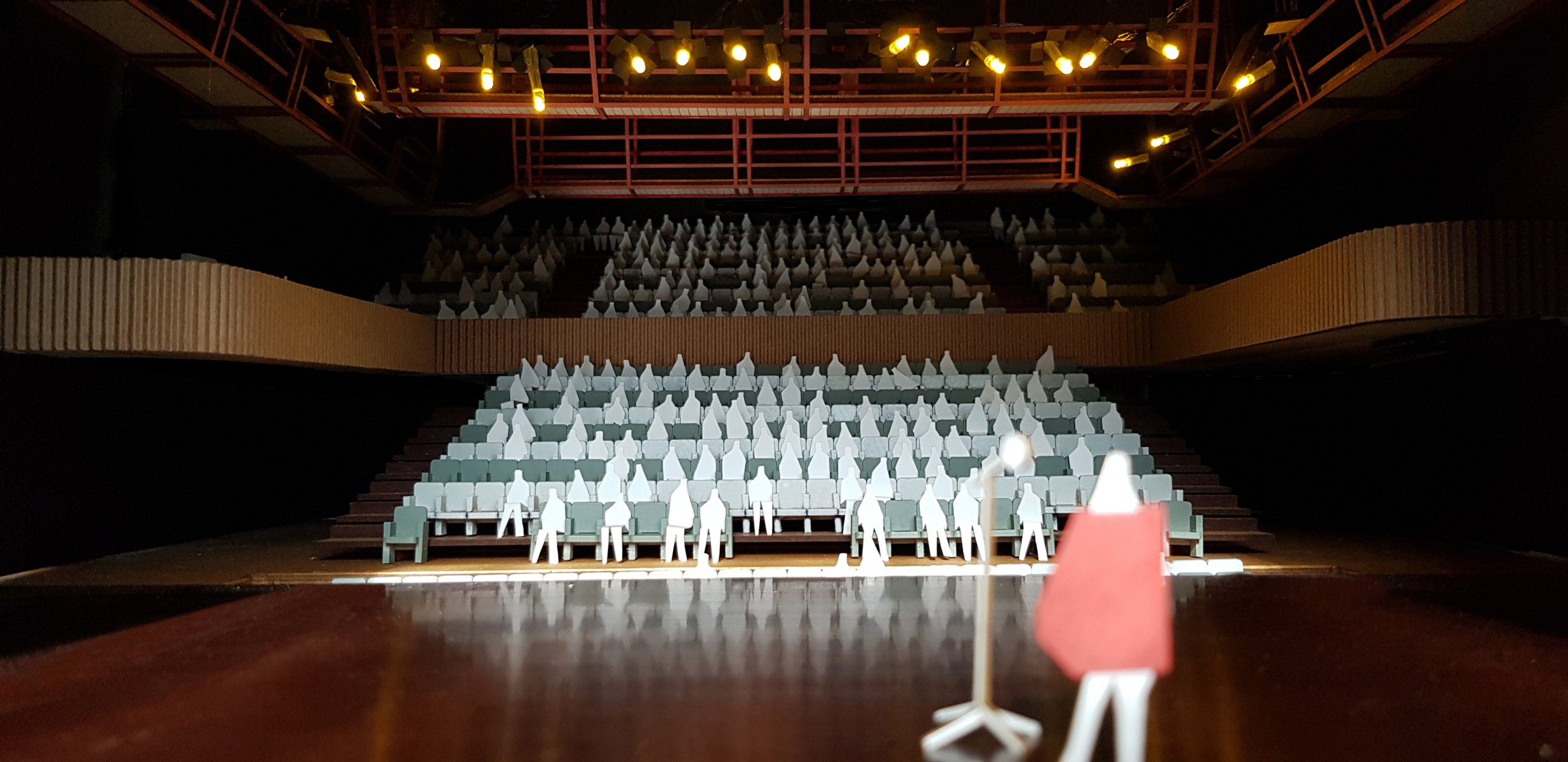 KTB19.500 M-190830 grote zaal podium