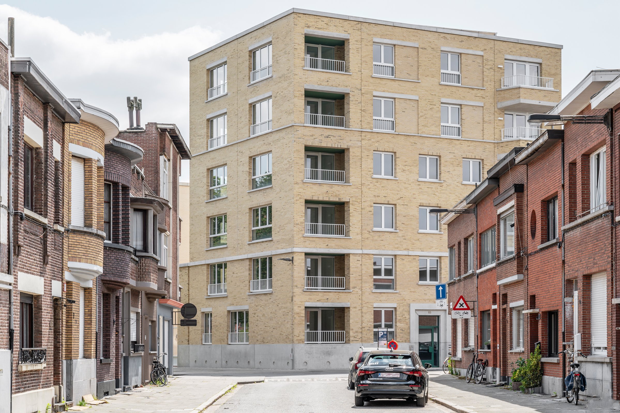ESA14.600 S-zicht vanuit straat